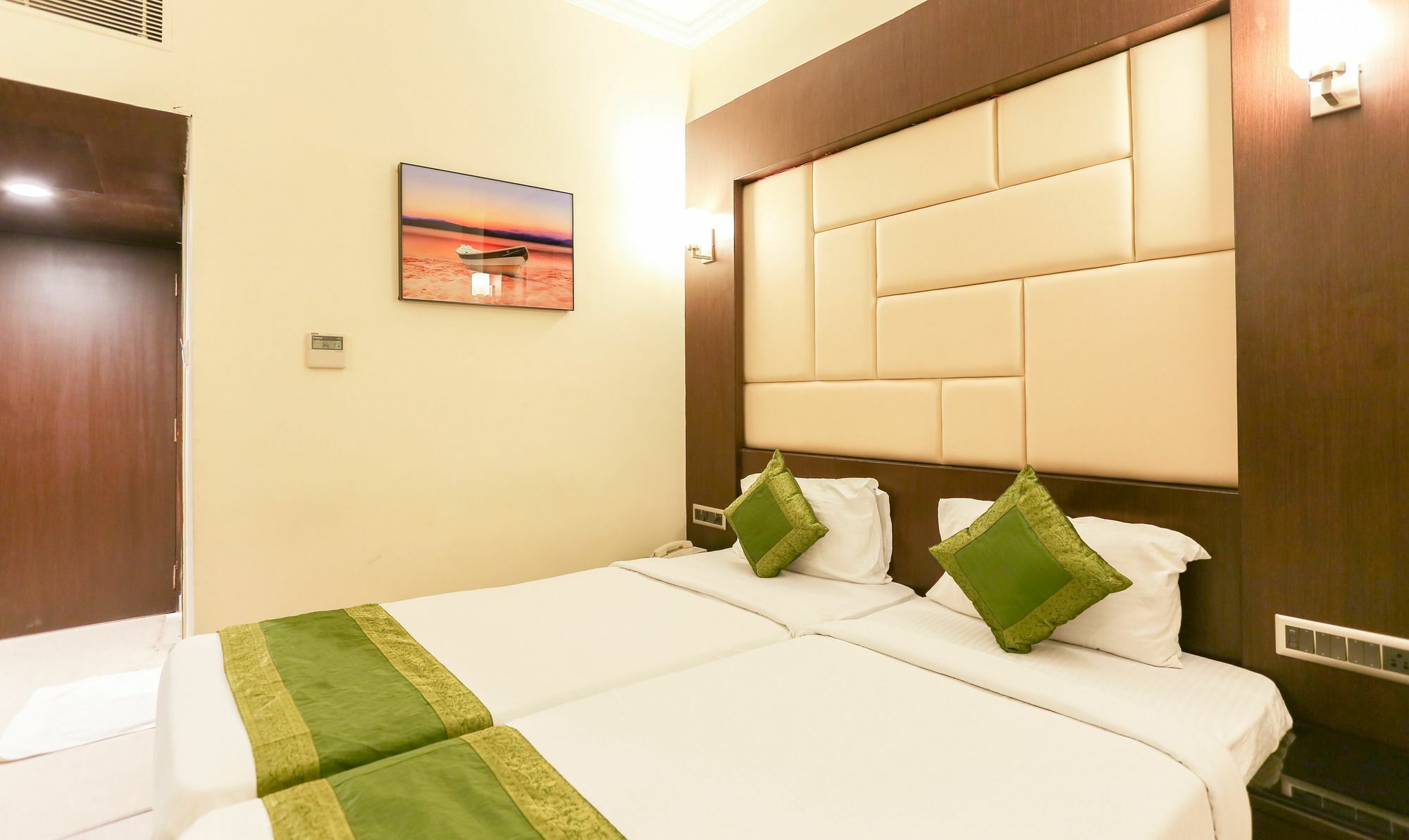 Treebo Trend Wood Bridge Hotell Hyderabad Eksteriør bilde