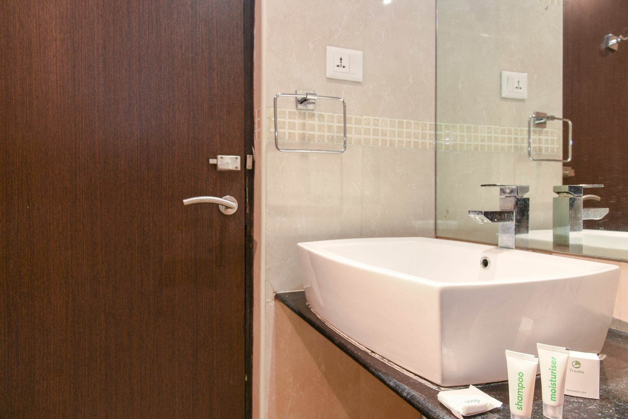 Treebo Trend Wood Bridge Hotell Hyderabad Eksteriør bilde