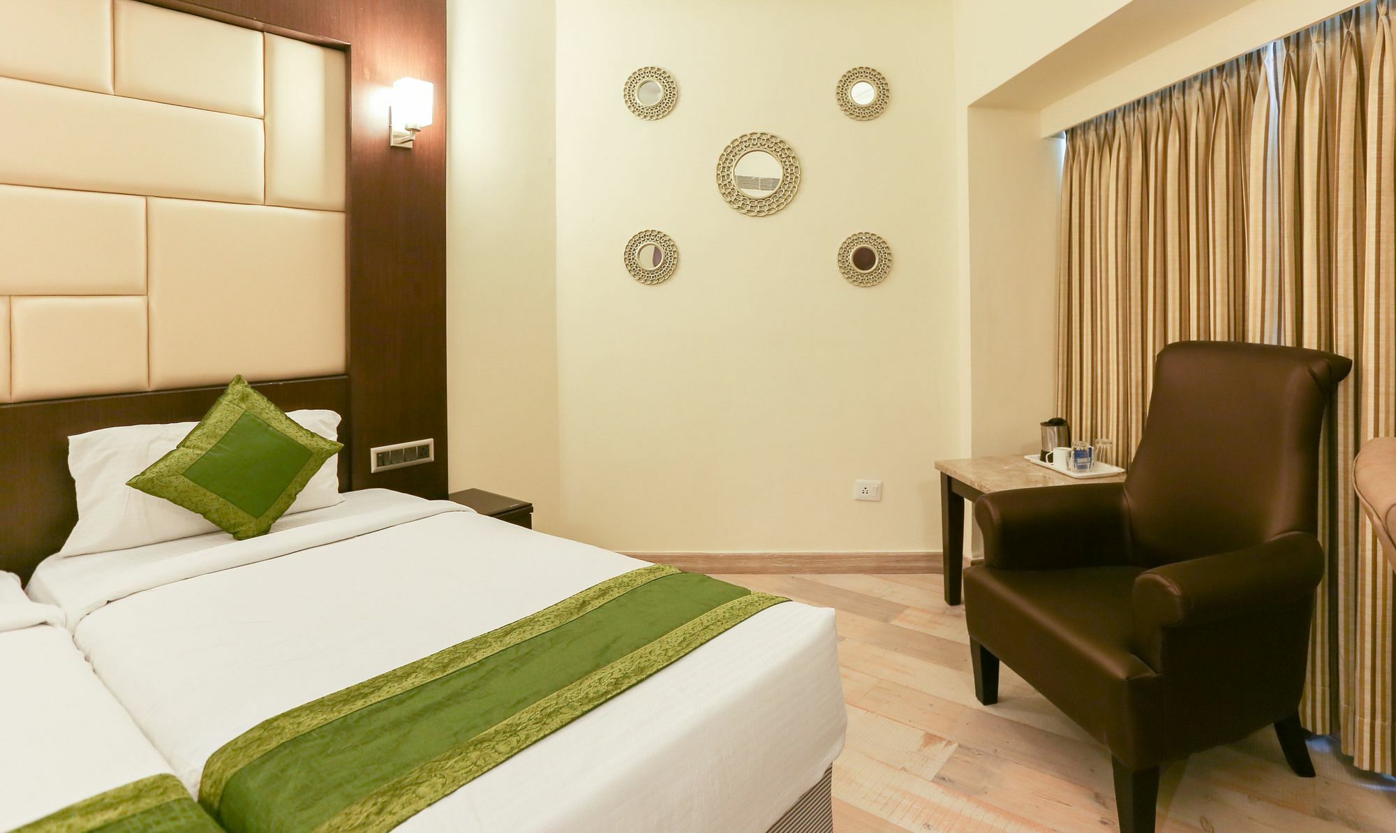 Treebo Trend Wood Bridge Hotell Hyderabad Eksteriør bilde