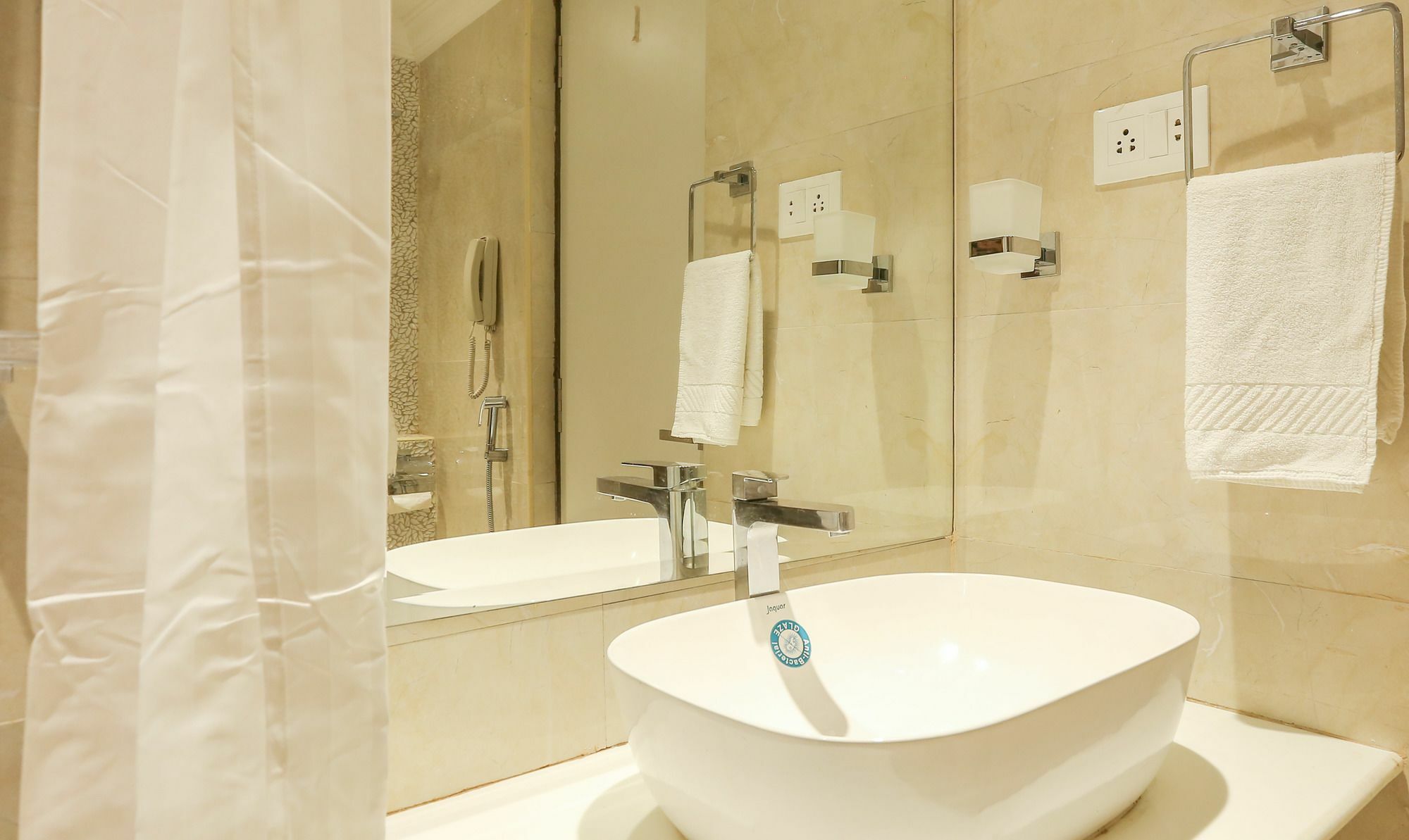 Treebo Trend Wood Bridge Hotell Hyderabad Eksteriør bilde