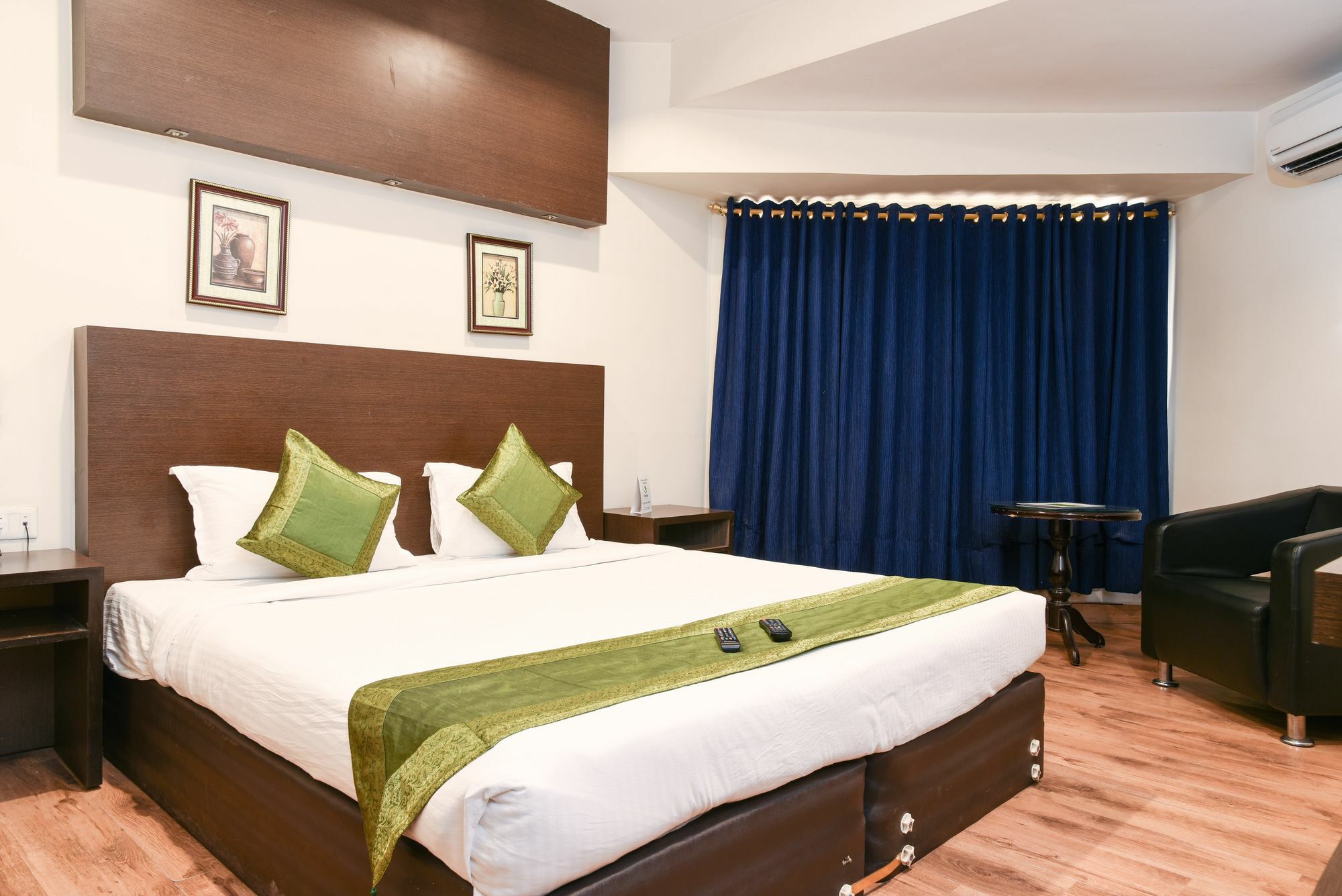 Treebo Trend Wood Bridge Hotell Hyderabad Eksteriør bilde