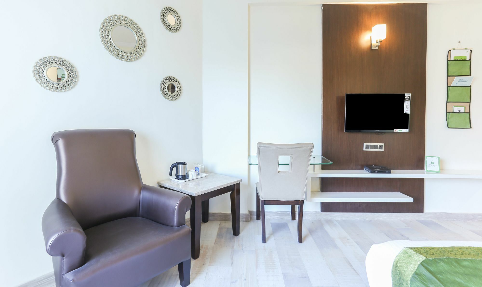 Treebo Trend Wood Bridge Hotell Hyderabad Eksteriør bilde