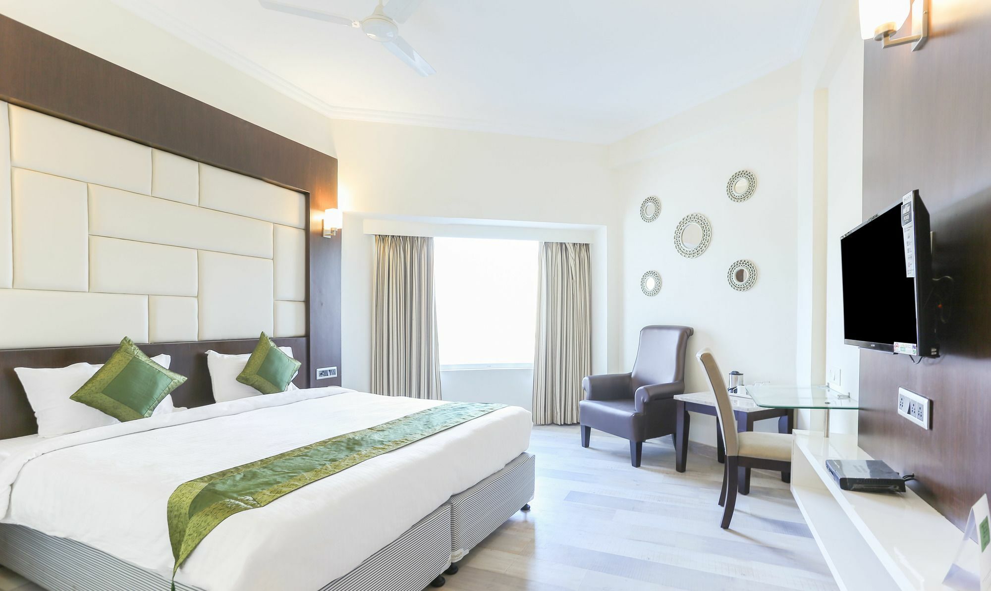 Treebo Trend Wood Bridge Hotell Hyderabad Eksteriør bilde