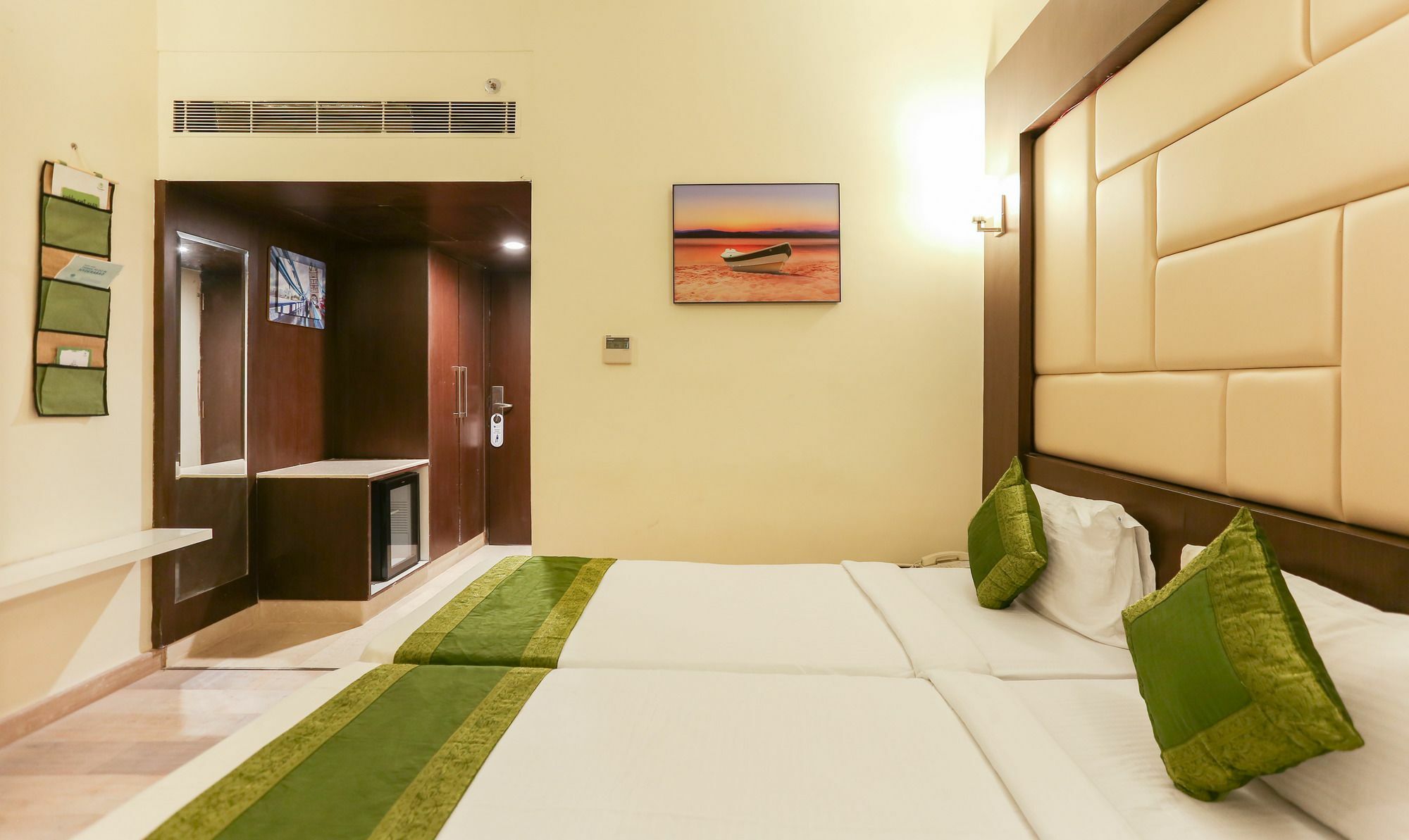 Treebo Trend Wood Bridge Hotell Hyderabad Eksteriør bilde