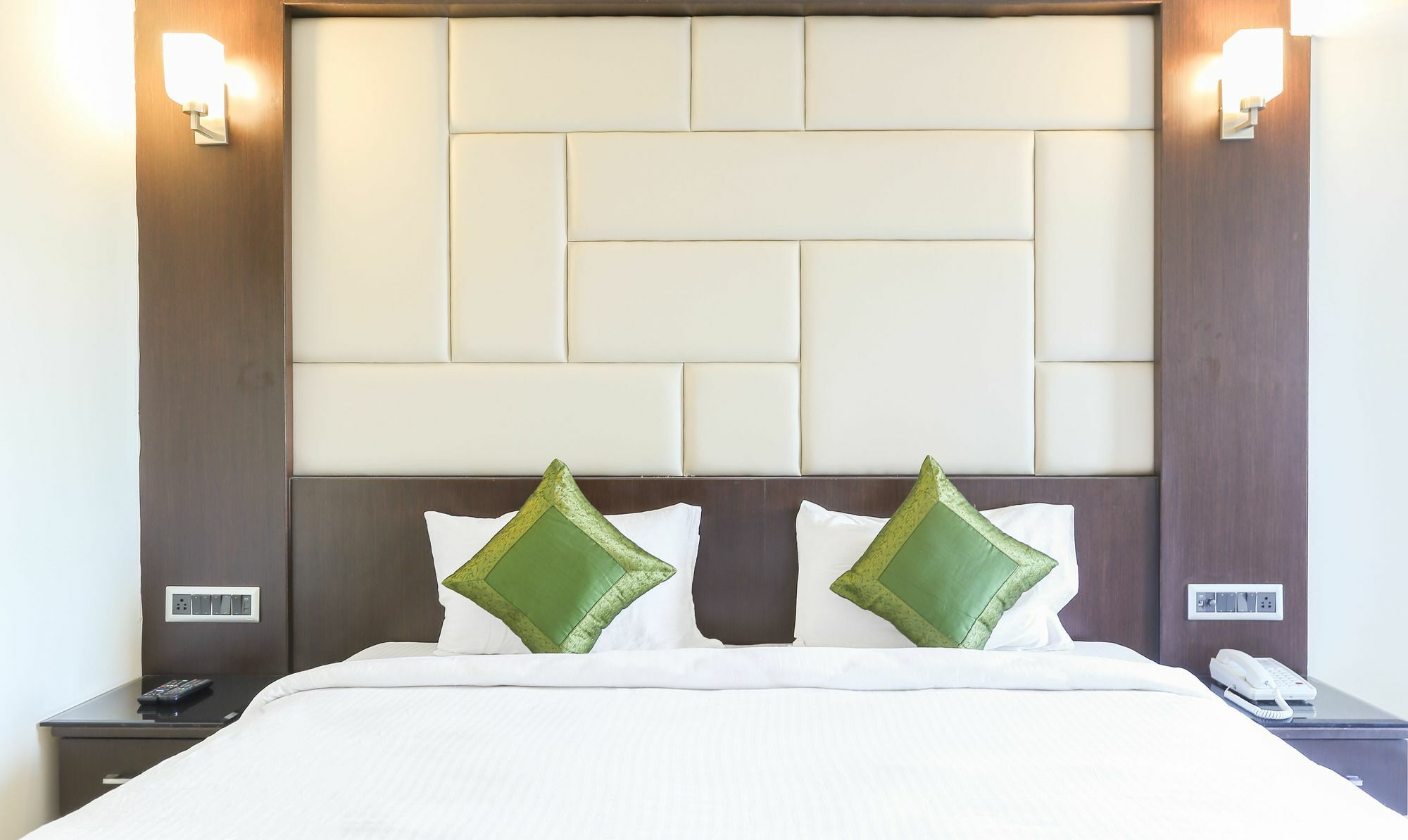 Treebo Trend Wood Bridge Hotell Hyderabad Eksteriør bilde