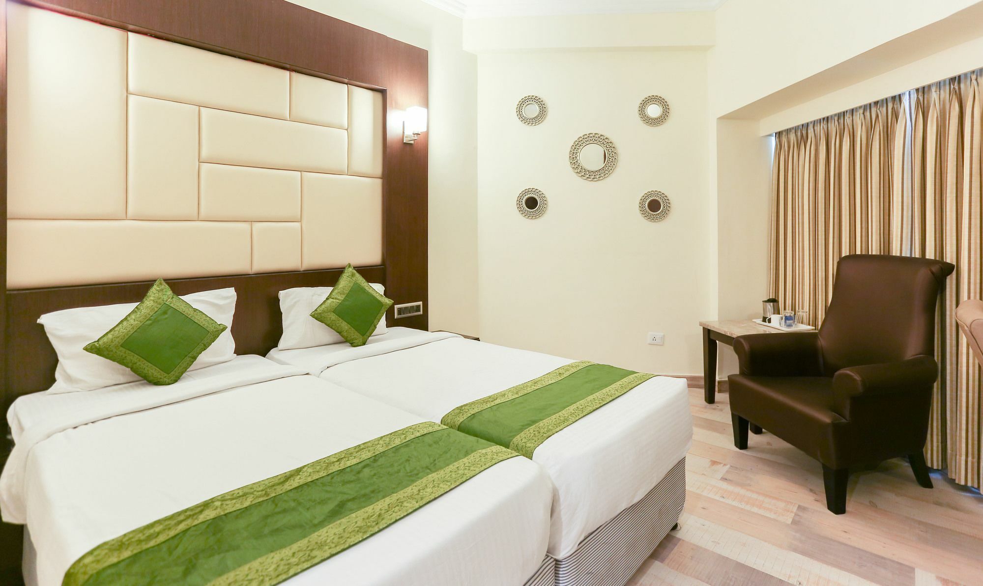 Treebo Trend Wood Bridge Hotell Hyderabad Eksteriør bilde