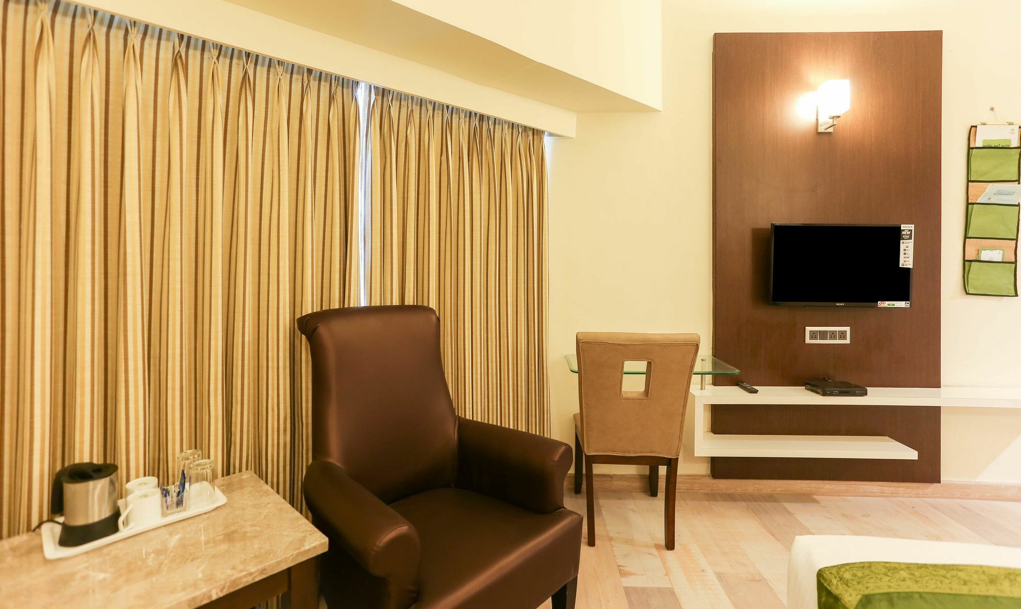 Treebo Trend Wood Bridge Hotell Hyderabad Eksteriør bilde