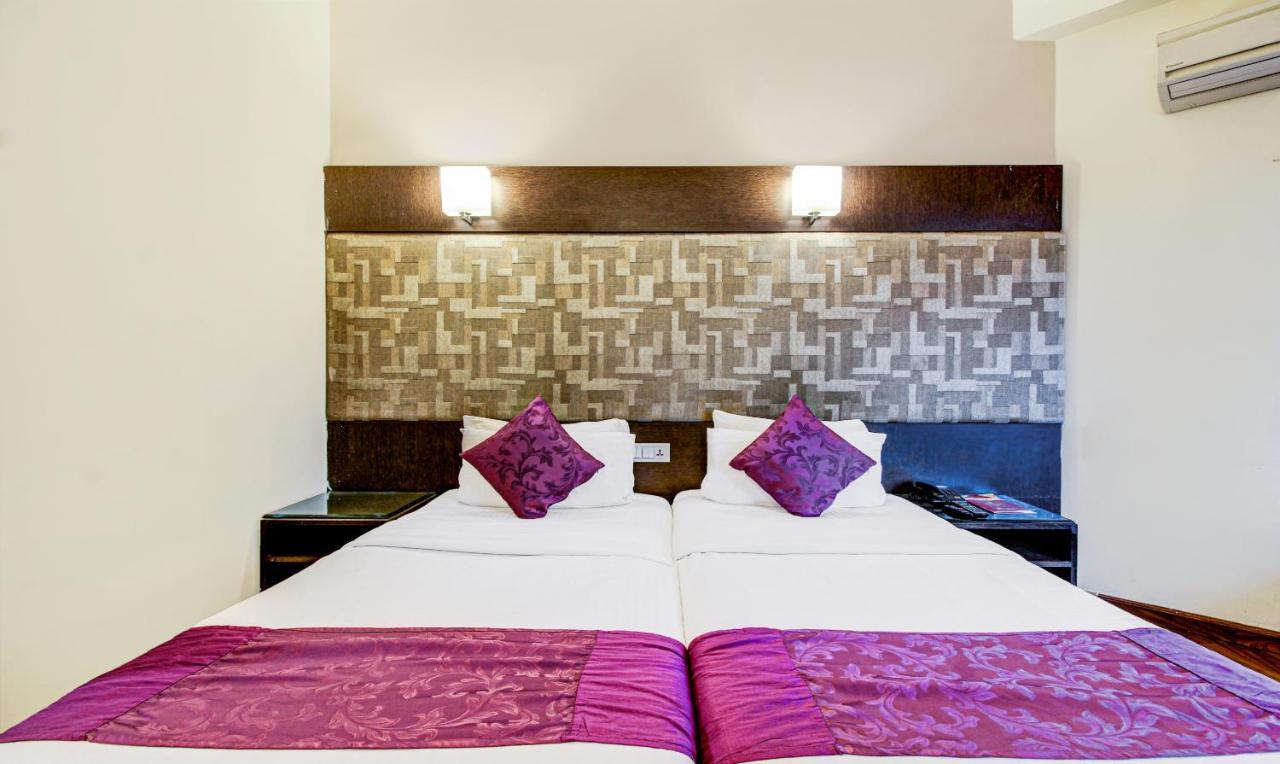 Treebo Trend Wood Bridge Hotell Hyderabad Eksteriør bilde