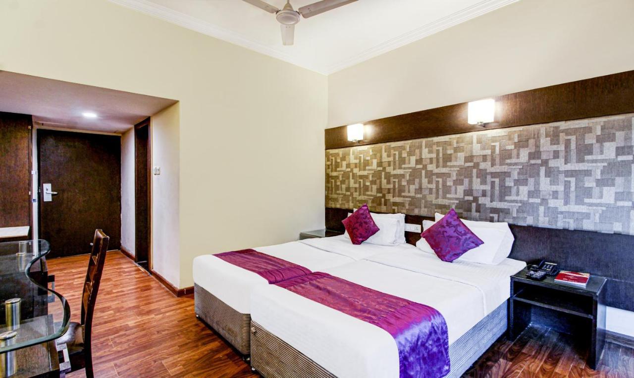 Treebo Trend Wood Bridge Hotell Hyderabad Eksteriør bilde